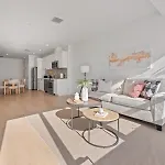 Stylish Westwood Apartment - Steps From Ucla-2 Bedroom 2 Bath