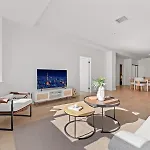 Stylish Westwood Apartment - Steps From Ucla-2 Bedroom 2 Bath