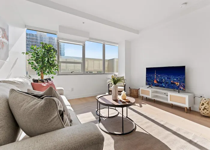 Stylish Westwood Apartment - Steps From Ucla-2 Bedroom 2 Bath